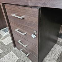 scrivania angolare con cassettiera