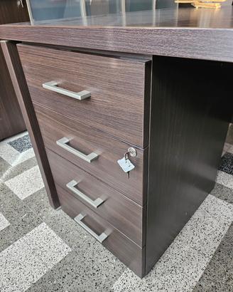 scrivania angolare con cassettiera