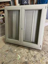 finestra con persiana