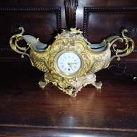 Orologio dorato di antiquariato