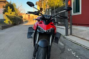 Ducati streetfighter v4