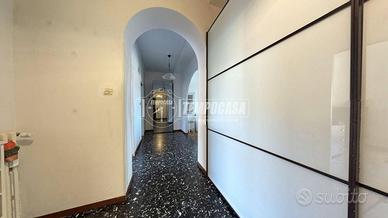 TRILOCALE IN CONTESTO SIGNORILE CON PORTINERIA!!