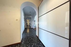 TRILOCALE IN CONTESTO SIGNORILE CON PORTINERIA!!
