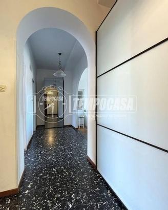 TRILOCALE IN CONTESTO SIGNORILE CON PORTINERIA!!