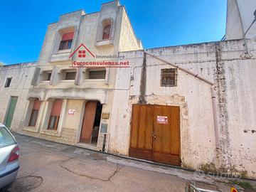 Ampia casa su 3 livelli con garage