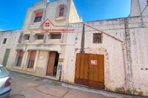 Ampia casa su 3 livelli con garage