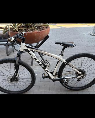 bicicletta Scott MTB 