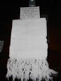 Asciugamano vintage con frange e ricamo in cotone