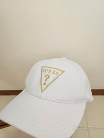 Cappello bianco Guess