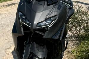 T max 560 2025 ICON BLACK