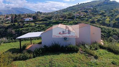 Villa di 570 m² con 3 locali e box auto a Castella