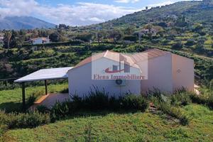 Villa di 570 m² con 3 locali e box auto a Castella