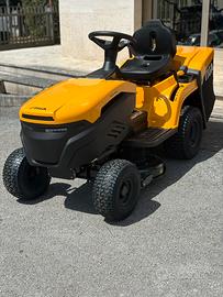 Trattorino da giardino a batteria Stiga Estate 384