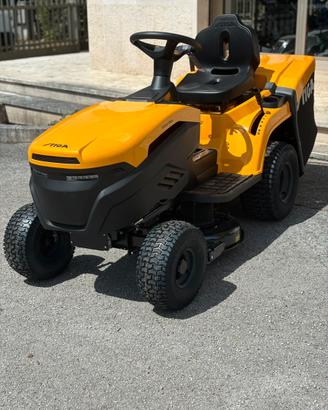 Trattorino da giardino a batteria Stiga Estate 384