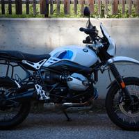 BMW R nineT urban GS Öhlins, Akrapovic