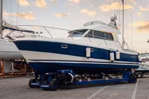 Beneteau Antares 10.80 fly bridge