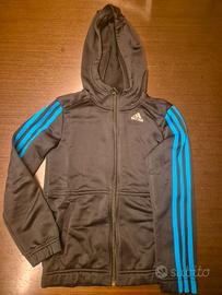 Felpa Adidas modello Climalite, con cappuccio.