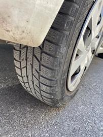 Gomme+cerchi in acciaio con borchie Toyota Yaris