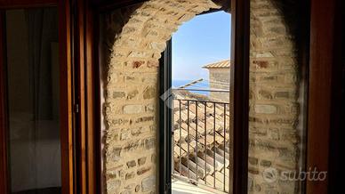 2 LOCALI A CASTELLABATE