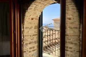 2 LOCALI A CASTELLABATE