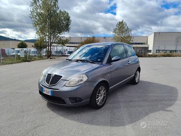 Lancia Ypsilon 1.3 MJT 75 CV Oro