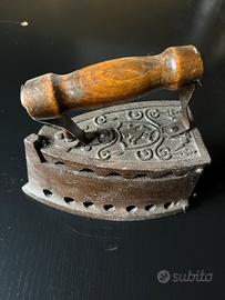 Ferro da stiro antico