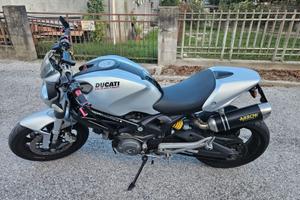 Ducati monster 696