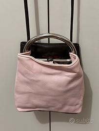 borsetta a tracolla con manico di ferro ad arco