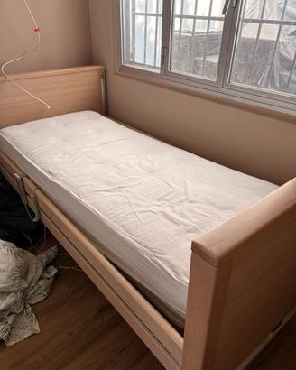 Letto ortopedico elettrico per anziani e disabili