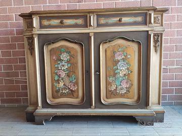 Credenza in legno dipinto e laccato in stile baroc