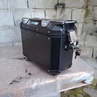 Coppia di valigie givi trekker Outback 48 e 37 lit