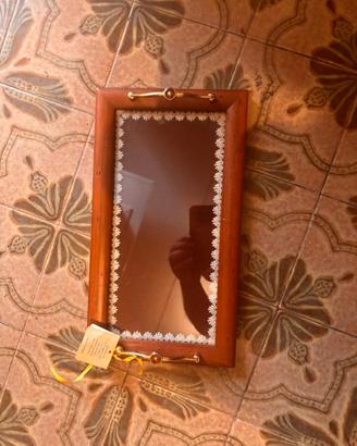 Vassoio vintage in legno con vetro decorato