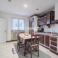 SOLUZIONE INDIPENDENTE CON GIARDINO PRIVATO E GARA