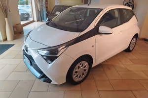 Toyota Aygo Connect 1.0 VVT-i 72 CV 5 porte x-cool