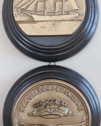 coppia crest araldici navali M.M.in ottone e legno