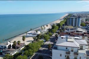 2 LOCALI A ALBA ADRIATICA