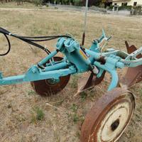 Aratro bivomere destro - Corma