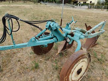 Aratro bivomere destro - Corma