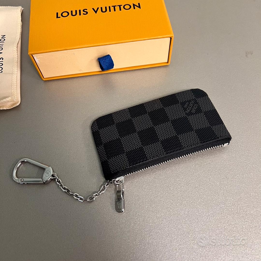Accessorio borda/portachiavi Louis Vuitton oro e nero. - Depop