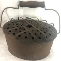 Piccolo braciere in ferro portatile