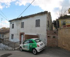 Casa singola con giardino