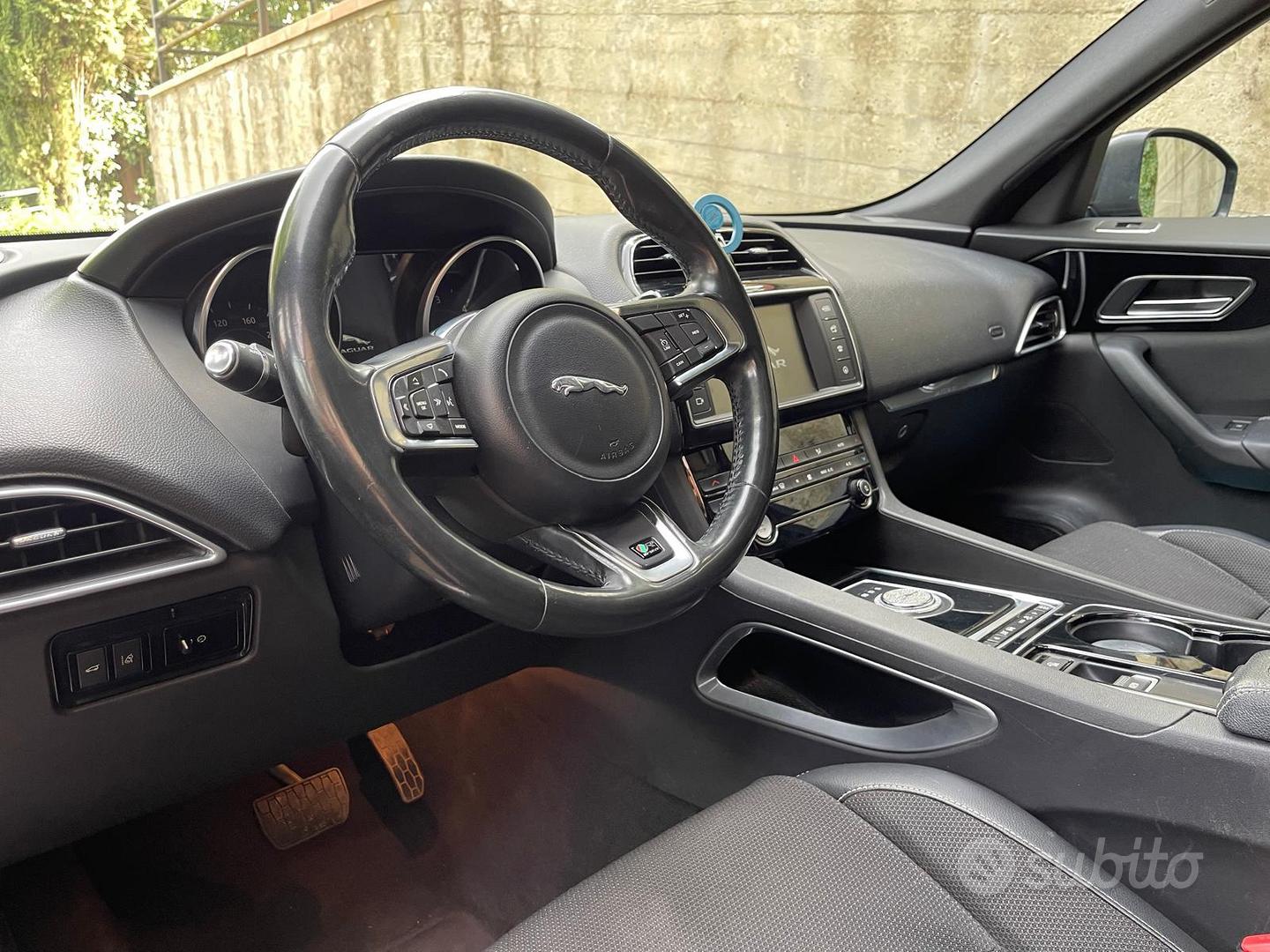 Jaguar F-Pace 2016 photo 3