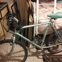 Bici mountanbike bianchi color azzurro tenue