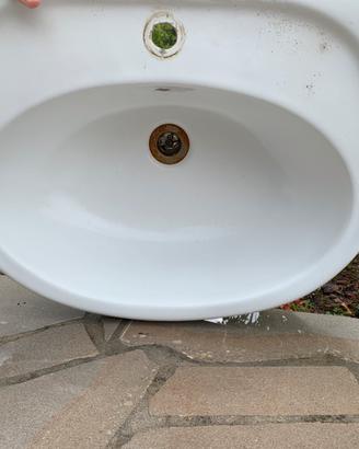 Lavandino in ceramica