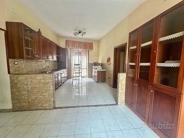 Casandrino 1 piano 4 vani 95.000