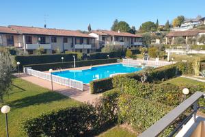 Apartamento con piscina davanti alla spiaggia