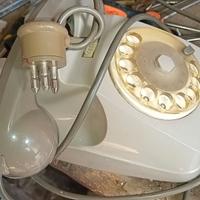 telefoni vintage  grigio e nero