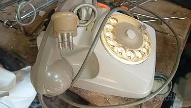 telefoni vintage  grigio e nero