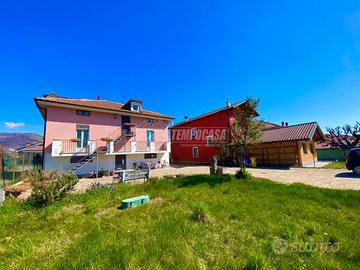 VILLA BIFAMILARE CON AMPIO GIARDINO PRIVATO