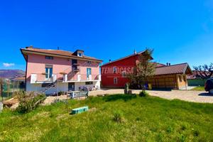 VILLA BIFAMILARE CON AMPIO GIARDINO PRIVATO